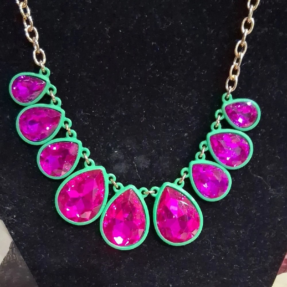 Taramanda  Gold and Pink Teardrop Necklace Set . - Picture 3 of 15